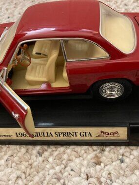 1/18 Road Signature 1965 Alfa Romeo Giulia Sprint GTA (Red) with Display Base